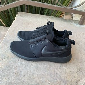 Brand new Black Nike Roshe 2 Runs